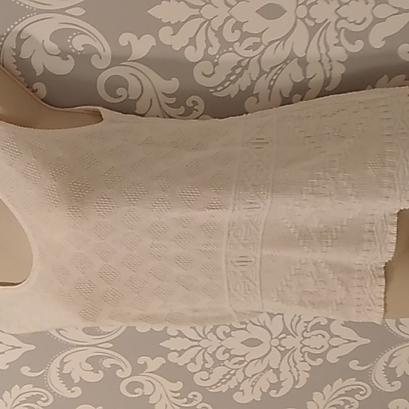 Crocheted, White Knit Sleeveless Top - Picture 4 of 6